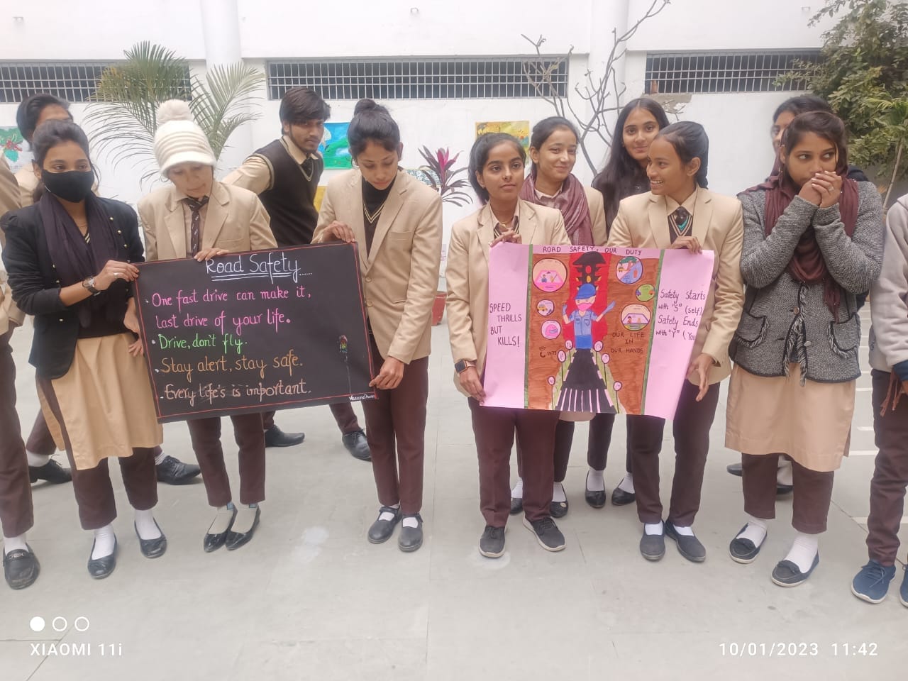 दिशा कॉलेज में नाटकों के माध्यम से यातायात नियमों की जानकारी देती छात्राएं दिशा कॉलेज में नाटकों के माध्यम से यातायात नियमों की जानकारी देती छात्राएं