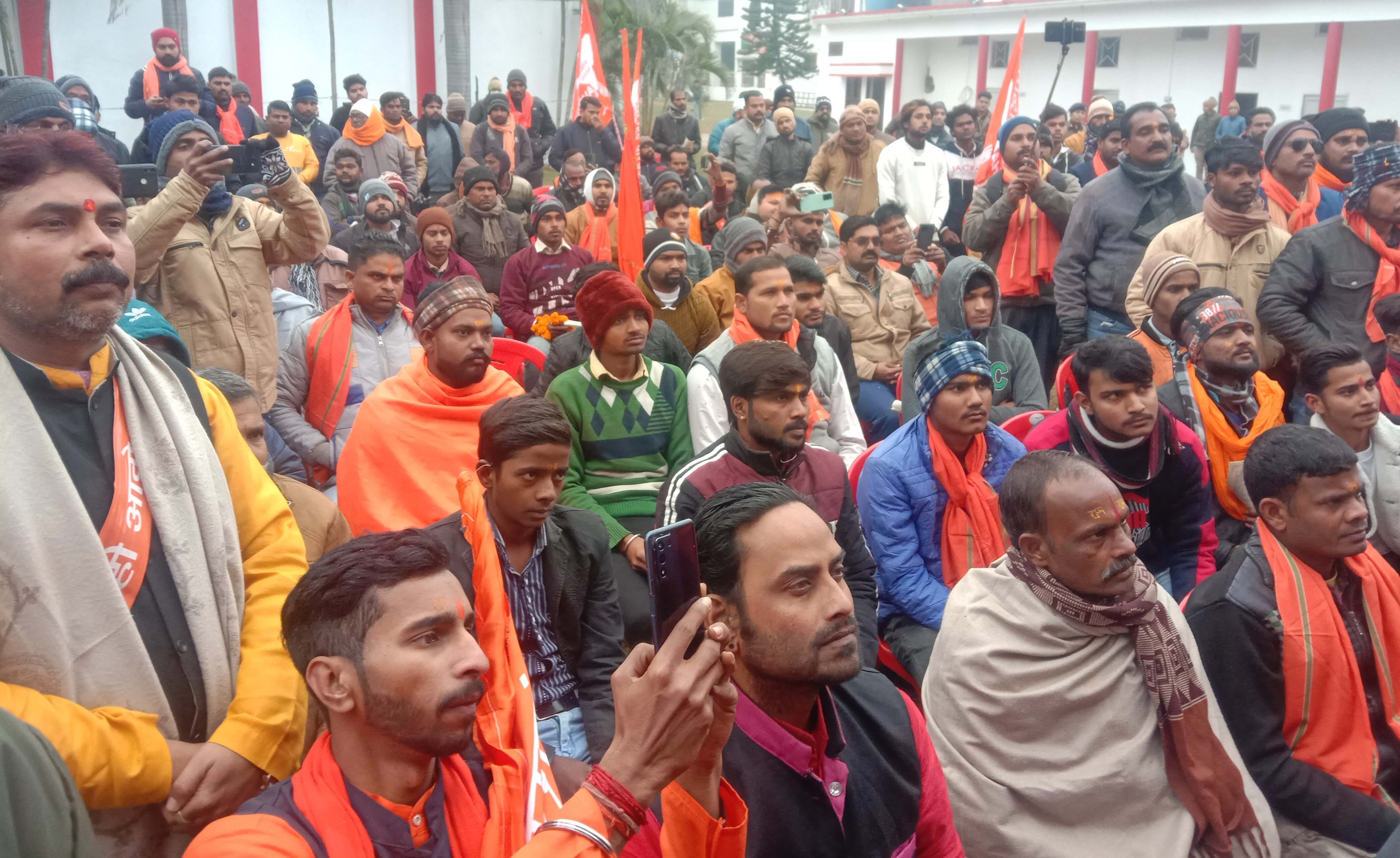 सभा में मौजूद कार्यकर्ताओं की भीड़। संवाद सभा में मौजूद कार्यकर्ताओं की भीड़। संवाद