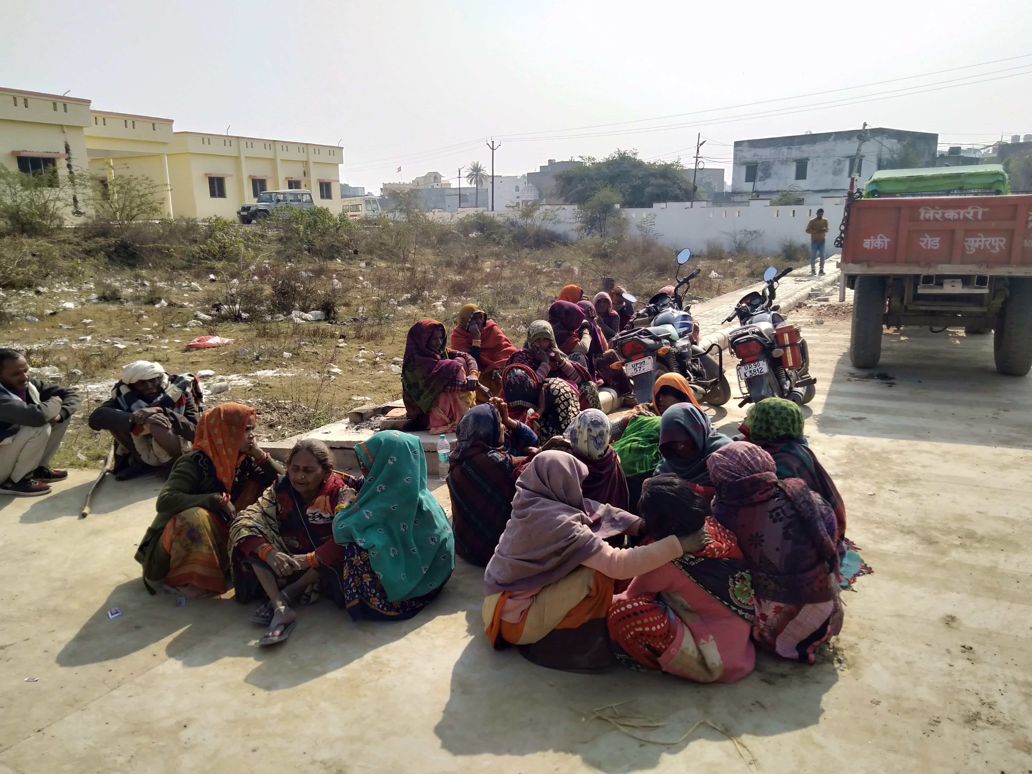 फोटो 18 बीएनडीपी 13- मोर्चरी हाउस में विलाप करते परिजन। संवाद फोटो 18 बीएनडीपी 13- मोर्चरी हाउस में विलाप करते परिजन। संवाद