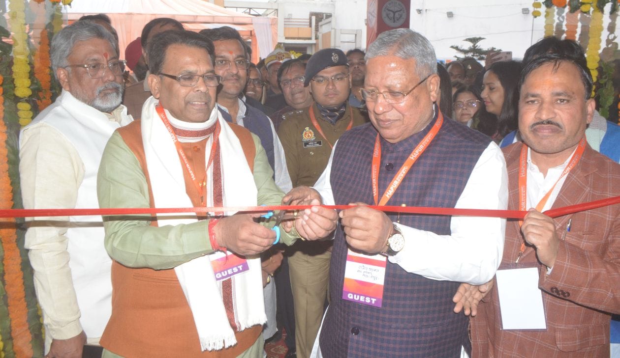 दिल्ली रोड पर आयोजित हापुड इंवस्टर समिट कार्यक्रम का फीता काटकर शुभारंभ करते राज्य मंत्री नरेंद दिल्ली रोड पर आयोजित हापुड इंवस्टर समिट कार्यक्रम का फीता काटकर शुभारंभ करते राज्य मंत्री नरेंद