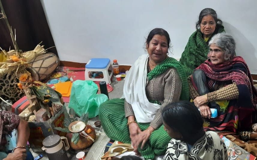 फोटो-02- शादी के मंडप में रोती बिलखती महिलाएं फोटो-02- शादी के मंडप में रोती बिलखती महिलाएं