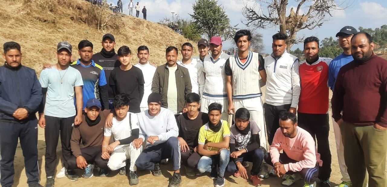 द्वारसों में आयोजित क्रिकेट मैच में कैंट की विजेता टीम। संवाद द्वारसों में आयोजित क्रिकेट मैच में कैंट की विजेता टीम। संवाद