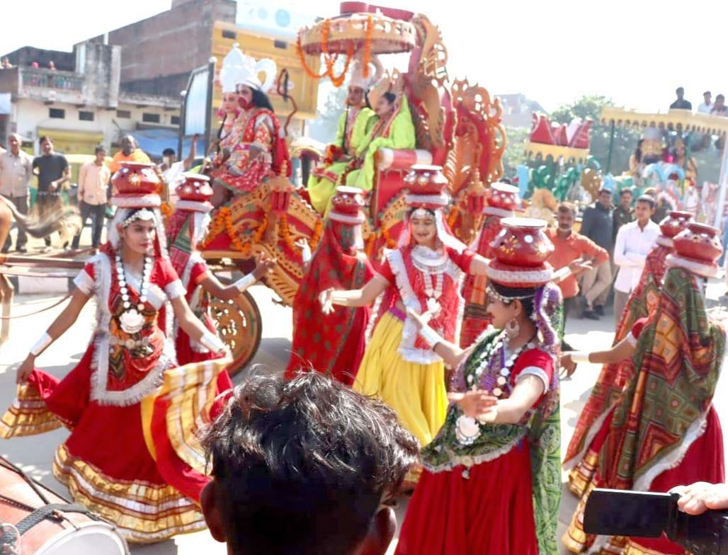 फोटो-4-रामायण कान्क्लेव में सांस्क़ृति कार्यक्रम प्रस्तुत करते कलाकार। संवाद फोटो-4-रामायण कान्क्लेव में सांस्क़ृति कार्यक्रम प्रस्तुत करते कलाकार। संवाद