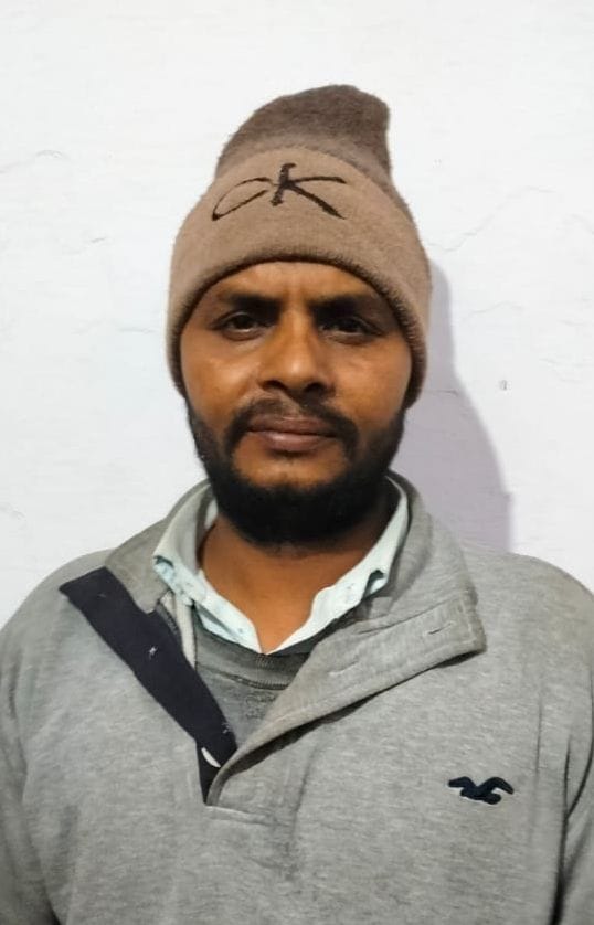 फजलगढ में पत्नी की हत्या में आरोपी पति। फजलगढ में पत्नी की हत्या में आरोपी पति।