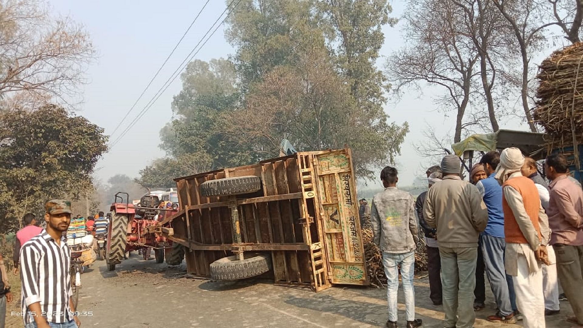 Two Bikes Collided Due To Overturning Of Tractor Trolley On Kasta Sitapur Road Innocent Died And