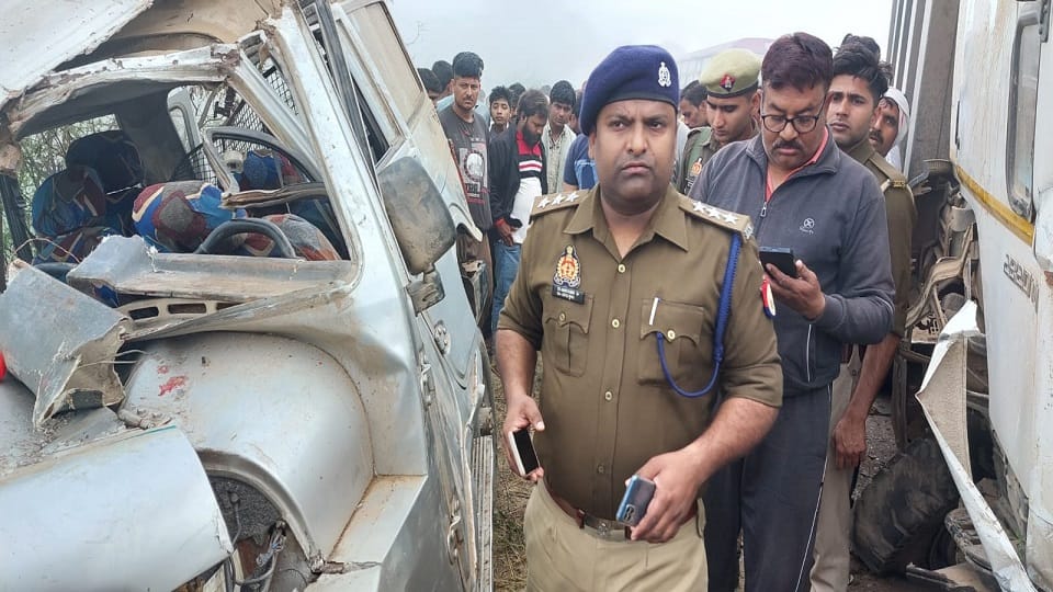 घटना स्थल पर पहुंचे अधिकारी