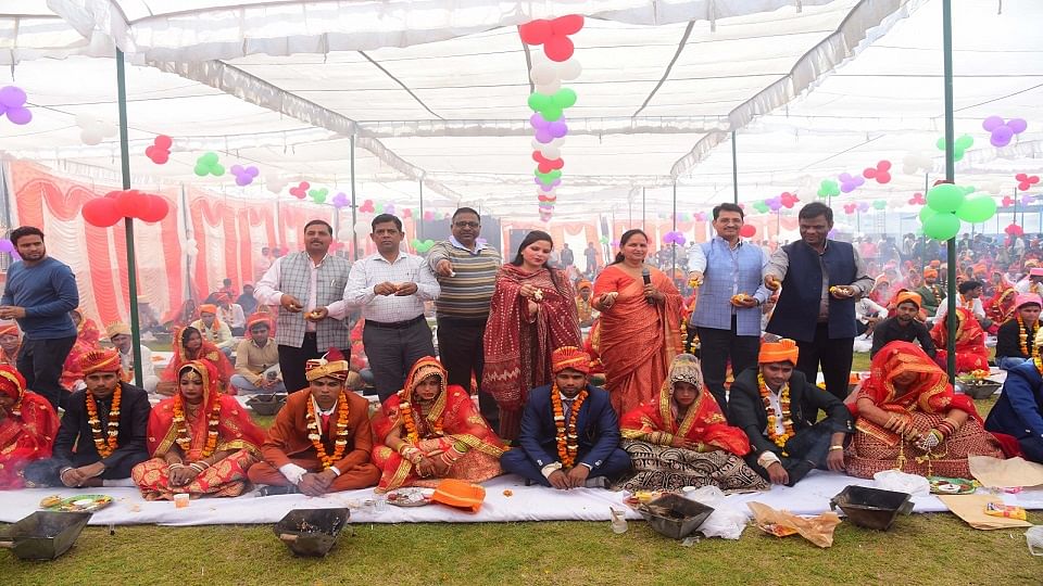 अलीगढ़ में सामूहिक विवाह समारोह