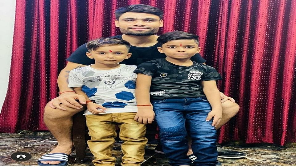 रिंकू सिंह बच्चों के साथ
