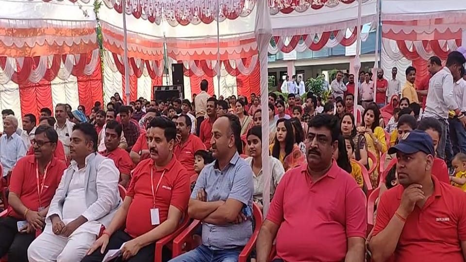 समारोह में शामिल गणमान्य