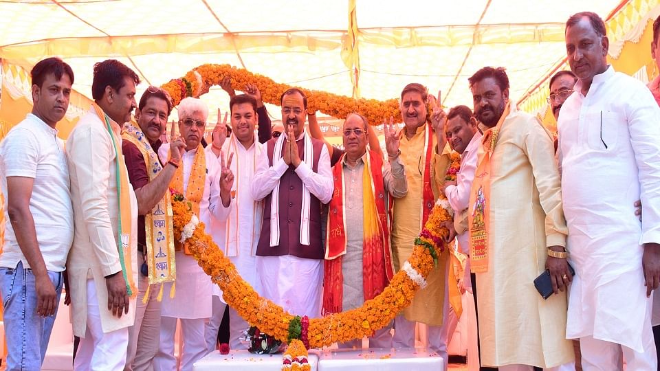 अतरौली में जनसभा के दौरान डिप्टी सीएम केशव प्रसाद मौर्य
