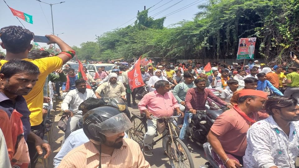 रोड शो में सपाई