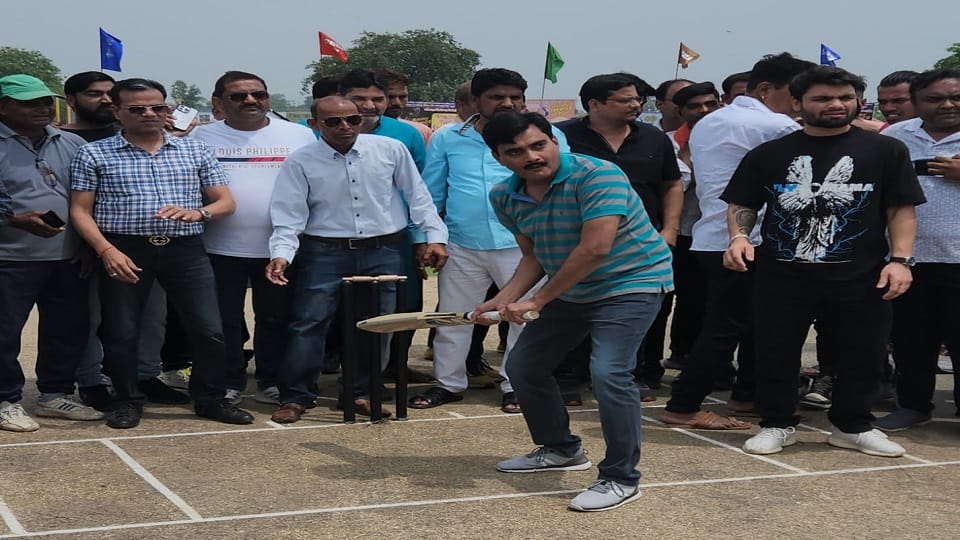 अलीगढ़ प्रीमियर लीग का शुभारंभ