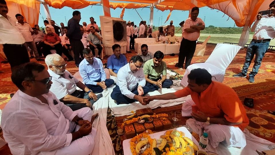 औद्योगिक पार्क के शिलान्यास पर पूजन