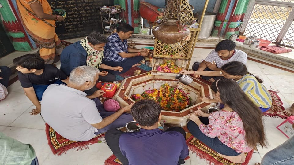 शिवलिंग पूजा अर्चना