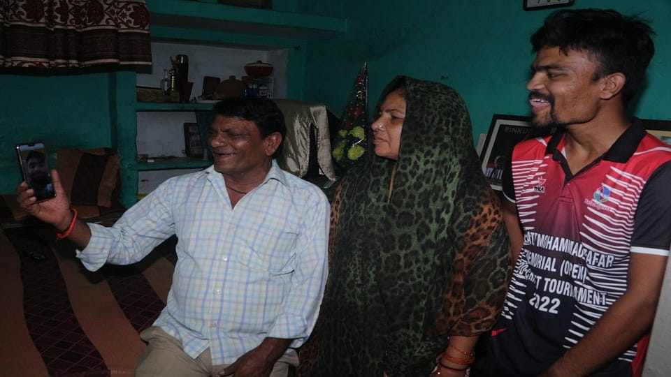 रिंकू सिंह के मां बाप