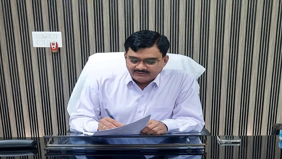 डीएम इंद्र विक्रम सिंह