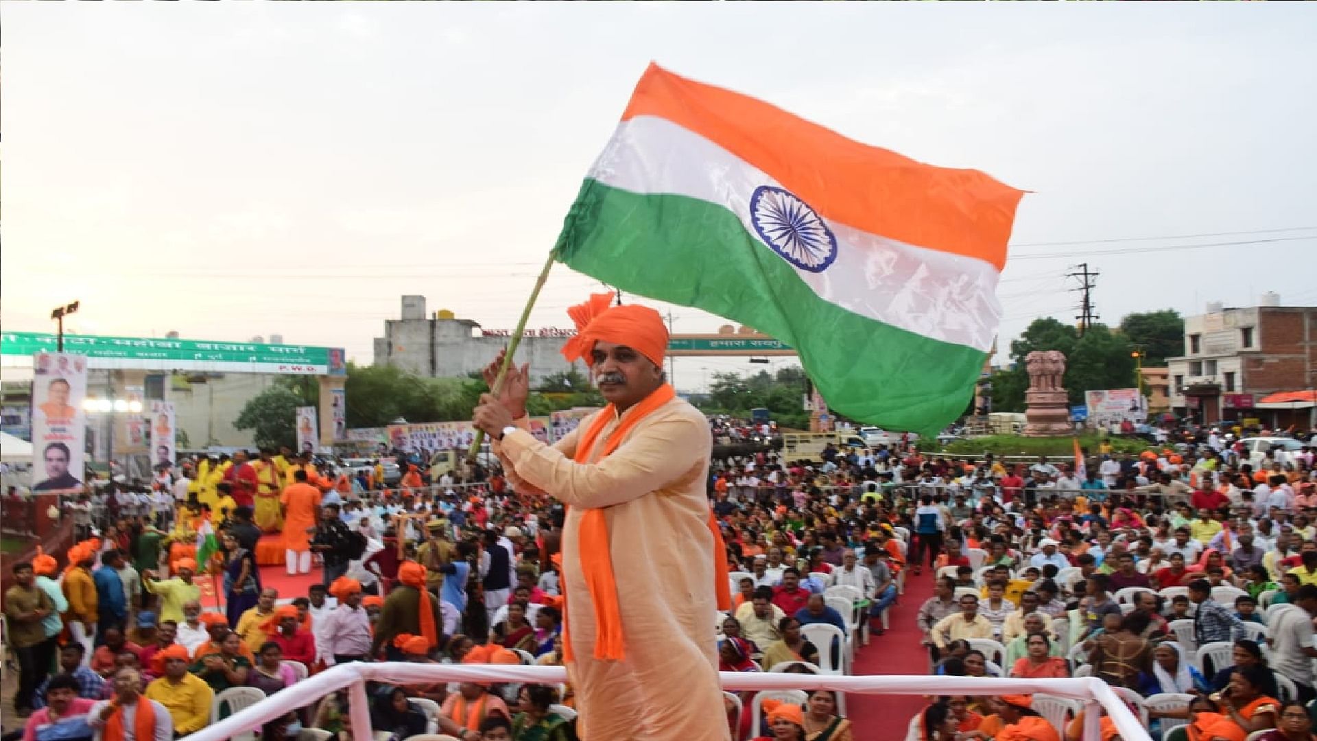 Former Minister Rajesh Munat Take Out Tiranga Bike Rally In Raipur - Amar  Ujala Hindi News Live - Raipur:पूर्व मंत्री मूणत ने निकाली बाइक तिरंगा  यात्रा, केसरिया पगड़ी और हाथ में तिरंगा