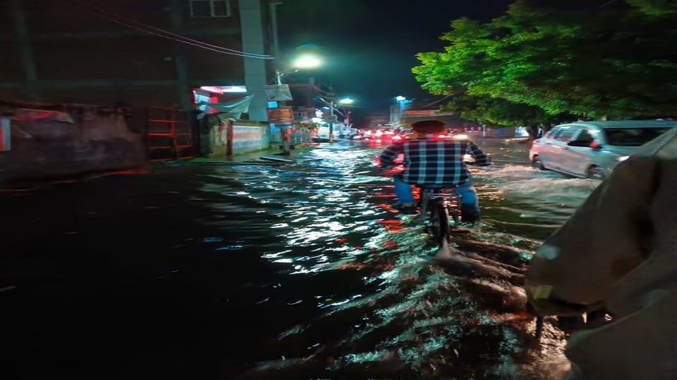 बारिश से पानी पानी