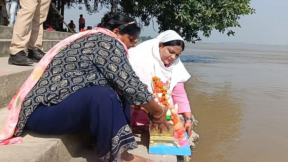 गणपति विसर्जन करती रूबी आसिफ खान