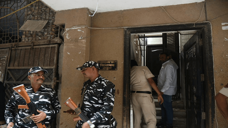 Money Laundering Case: Ed Raids Premises Of Aap Mla Amanatullah Khan In Delhi News In Hindi - Amar Ujala Hindi News Live - Ed Raid:एक और आप विधायक पर ईडी का शिकंजा,