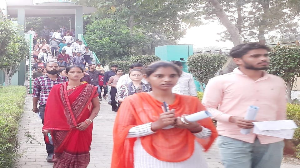 पीईटी  परीक्षा