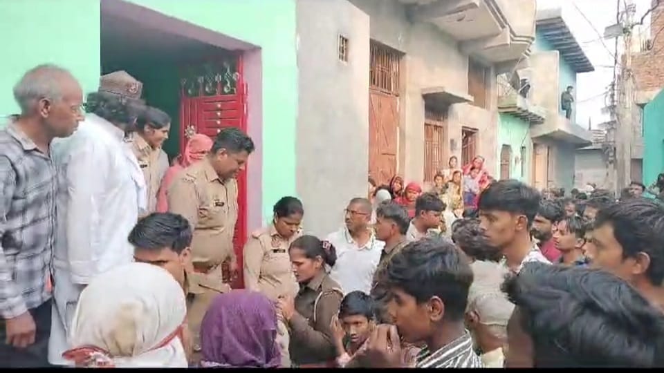 घटनास्थल पर पुलिस