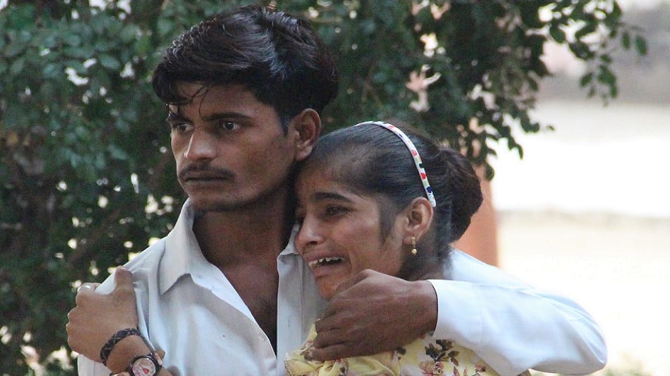 बिलखती बहन