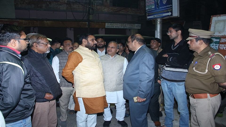 एमएलसी मानवेंद्र प्रताप और एमएलए अनिल पाराशर