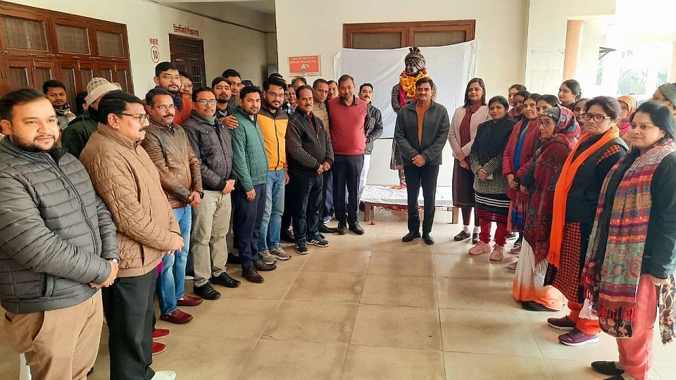 उपस्थित अधिकारी व कर्मचारी