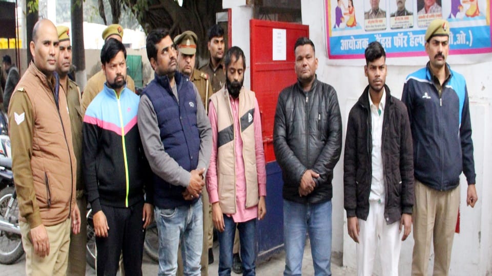 जिला कारागार में दाखिल होते राकेश सहाय,नितिन काजल,सौरभ,भूपेन्द्र,रिंकू अग्रवाल