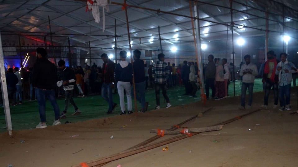 टूटी बल्लियां