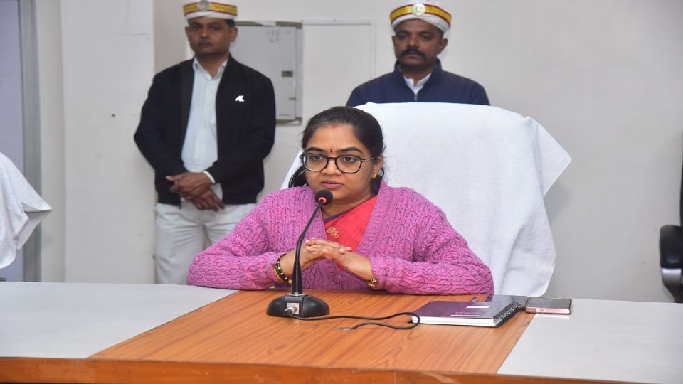 चैत्रा वी