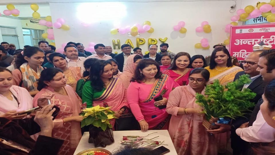 पिंक कक्ष