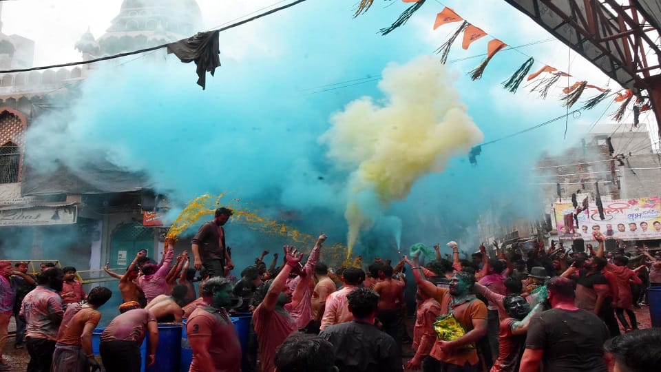 उड़ा गुलाल