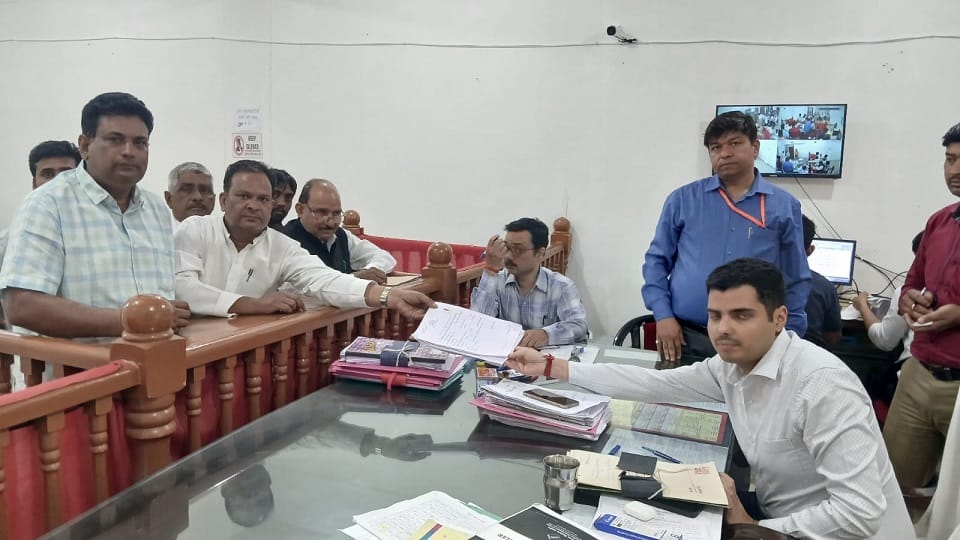 नामांकन