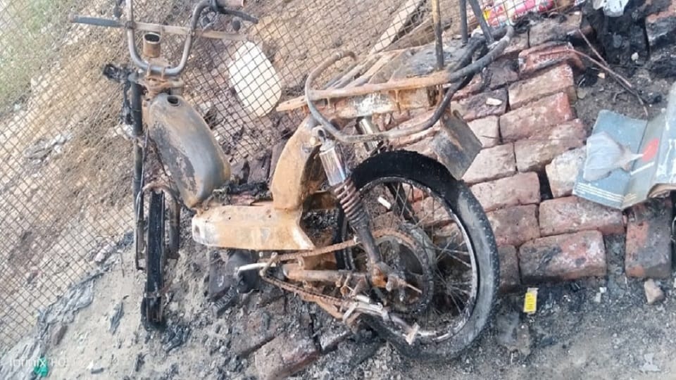 जली हुई बाइक
