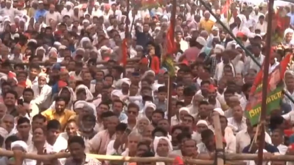 जनसभा में समर्थक