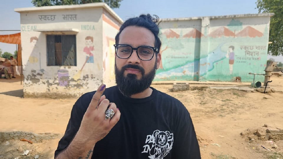 बेल्जियम से वोट डालने आए