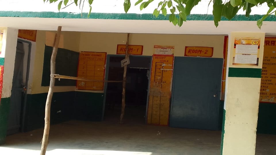 खाली पड़ा बूथ
