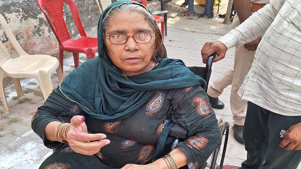 बुजुर्ग मतदाता