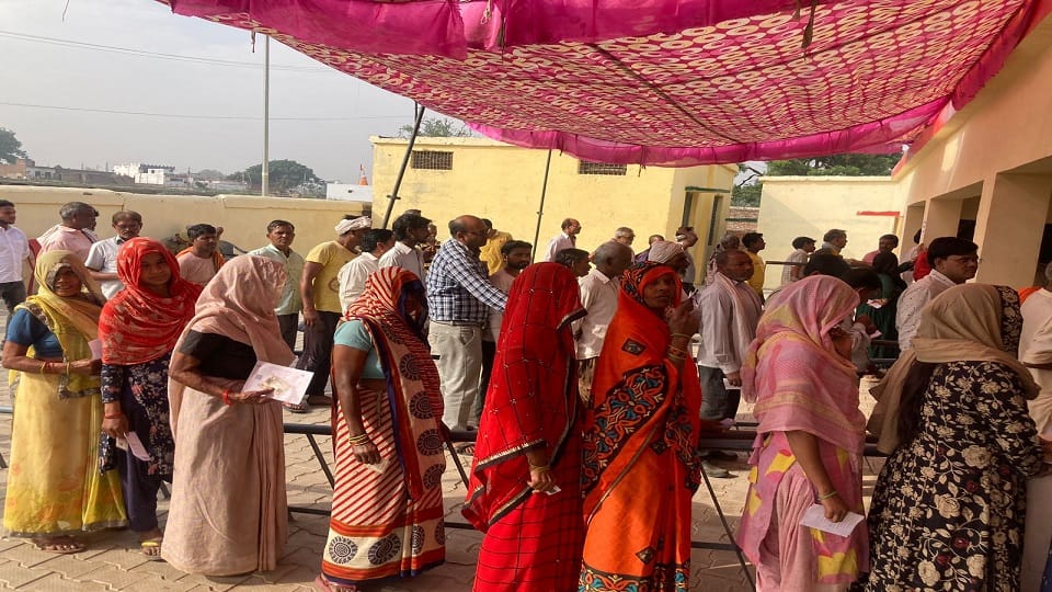 कोड़ियागंज में मतदान