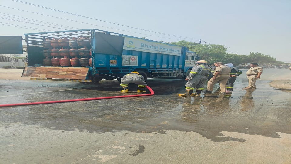 ट्रक में लगी आग