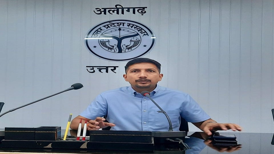डीएम विशाख जी