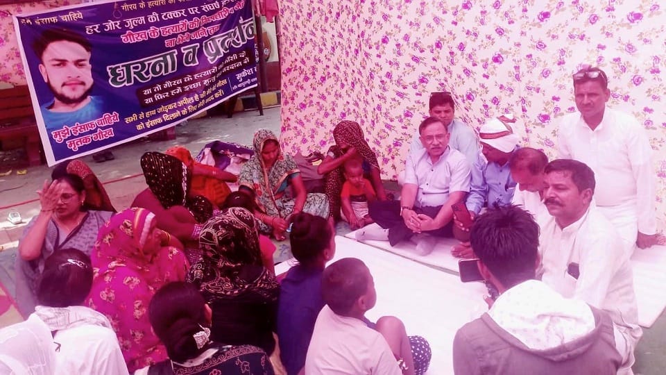 धरने पर पहुंचे कांग्रेसी नेता विवेक बंसल
