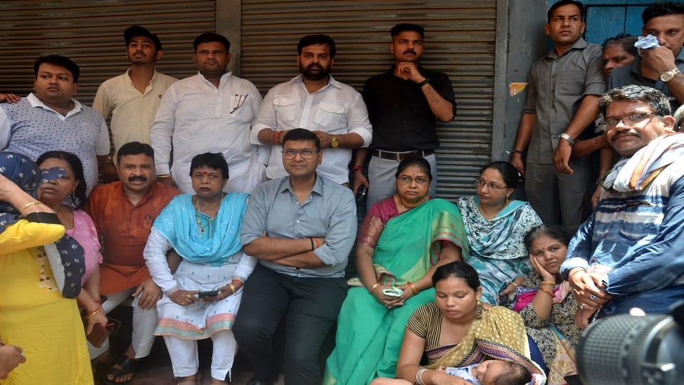 महापौर और अन्य भाजपा नेता