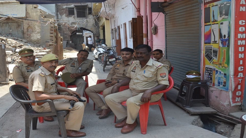पुलिस तैनात