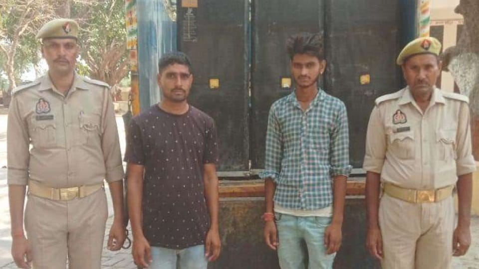 मामले में पकड़े गए