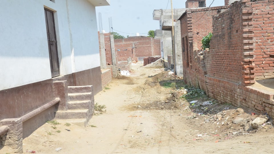 नगला मान सिंह वार्ड नंबर 1 में नहीं बनी सड़क