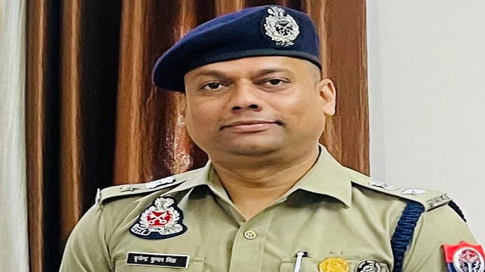 अलीगढ़ जेल अधीक्षक ब्रजेंद्र यादव