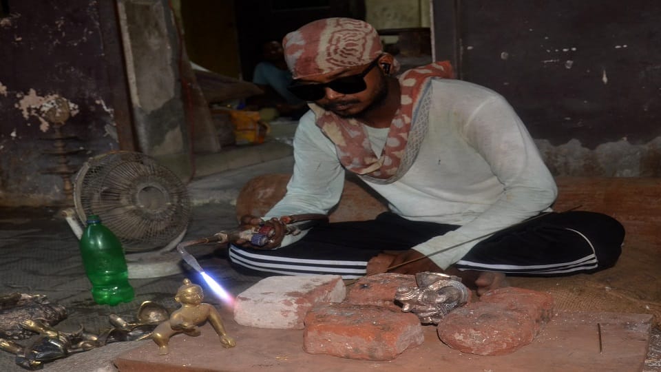 मूर्ति निर्माण